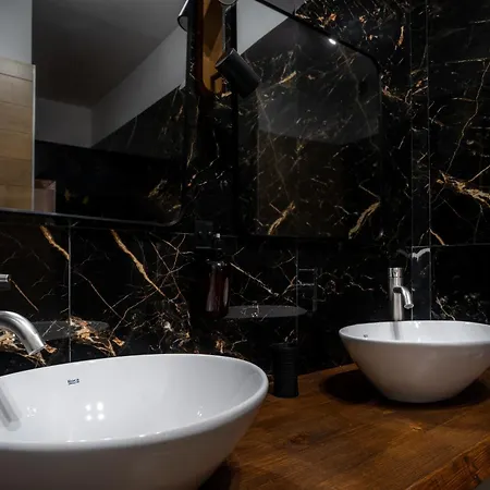 La Bella Luxury And Travel Solution Guest house *