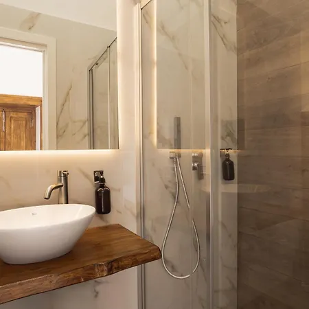 Guest house La Bella Luxury And Travel Solution